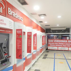 MAIS UMA PRA GAELRIA ATO AGENCIAS BRADESCO CONTRA DEMISSÕES