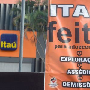 Manifestação banco Itaú  contra demissões exploração