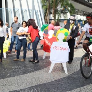 Ato contra demissões de bancários