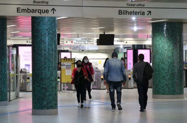 Empresas não protegeram adequadamente trabalhadores contra Covid-19, aponta dossiê