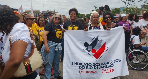 Luciana Vieira (E), D&ecirc;nia Cristina, J&ocirc; Ara&uacute;jo e Cida Cruz: dirigentes sindicais banc&aacute;rias participam da segunda edi&ccedil;&atilde;o da Marcha das Mulheres Negras, em Bras&iacute;lia 
