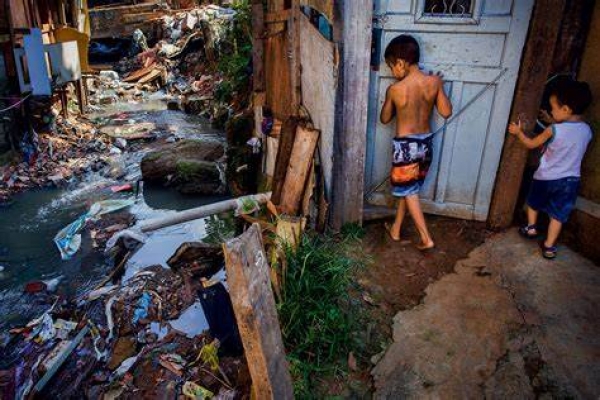 O governo faz cortes pesados em programas sociais de moradia e reduzirá o valor médio do Auxílio Brasil na previsão orçamentária que envia ao Congresso Nacional para 2023. O orçamento desmente as promessas eleitorais de Jair Bolsonaro