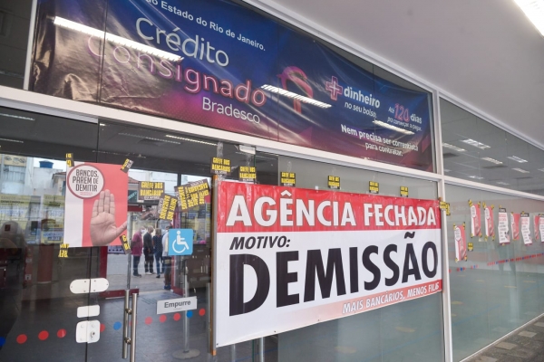 O Sindicato tem realizado protestos e fechado agências contra a política de demissões no Bradesco