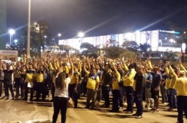 Mediação foi feita pelo vice-presidente do TST. Trabalhadores aprovam itens, mas mantém &quot;estado de greve&quot; devido ao plano de saúde