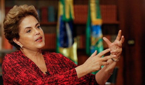 GOLPE DE ESTADO - Dilma Roussef, a presidenta eleita com mais de 54 milhões de votos que não cometeu nenhum crime, mas foi derrubada para banqueiros e grandes empresários retirarem direitos do trabalhador e explorar ainda mais o povo, elevando a desigualdade social e a miséria no país