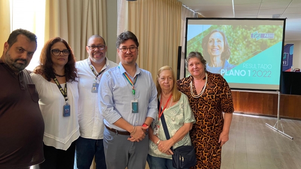 O novo presidente da Previ, João Fukunaga, com dirigentes do Sindicato, durante encontro no Rio