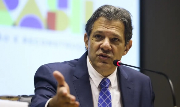 Haddad têm sido atacado pela extrema-direita nas redes sociais acusado de elevar impostos: acusação é fake news