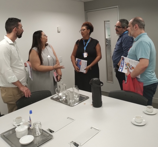 Diretores do Sindicato do Rio na atividade do Dia Nacional de Luta na Caixa, realizado na última segunda-feira (6)