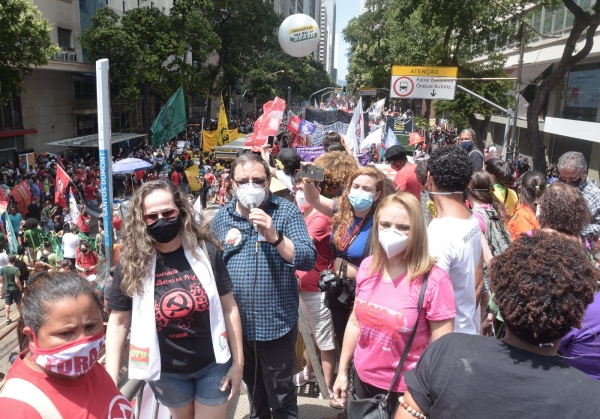 O presidente do Sindicato do Rio, José Ferreira, a vice Kátia Branco e a presidenta da nova Federa RJ, Adriana Nalesso participaram da manifestação no Centro da cidade