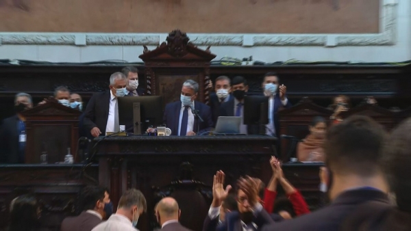 A Assembleia Legislativa do Rio de Janeiro (Alerj) suspendeu o leilão da Cedae, a Companhia Estadual de Águas e Esgotos. — Foto: Reprodução/ TV Globo