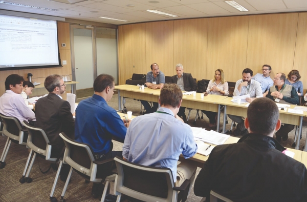 José Henrique (diretor Seeb-Rio), Vinícius Assumpção (vice-presidente da Contraf-CUT), Adriana Nalesso (presidenta do Seeb-Rio), Thiago Mitidieri (presidente da AFBNDES) e Jorge Velloso (presidente da AFFINAME) durante a negociação com o BNDES