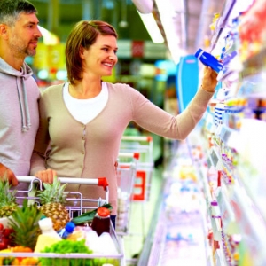 A 13ª cesta alimentação ajuda os bancários a comprar mais e a preparar a mesa para as festas de final de ano