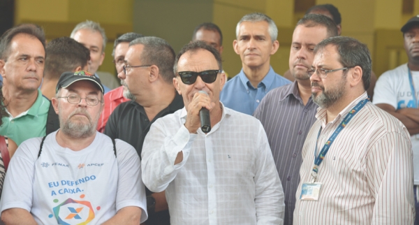 O Sindicato convoca os empregados, para protesto do dia 20 de junho, em que todos vestirão branco em protesto contra a ataques ao Saúde Caixa