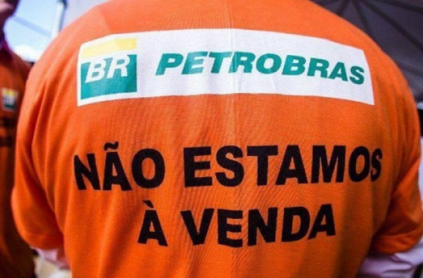 Petroleiros aprovam greve contra privatização da Petrobras