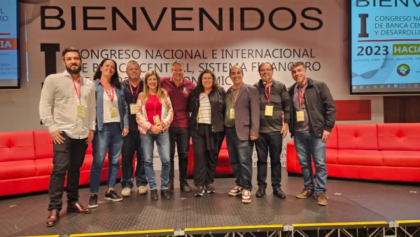 José Ferreira (segundp à direita), junto à delegação brasileira no Congresso Internacional realizado em Bogotá, na Colômbia