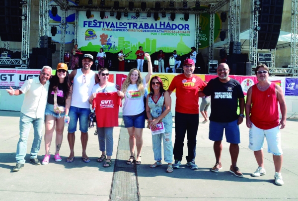 A celebração do 1º de Maio organizada pelas centrais sindicais no Rio aconteceu no Parque  de Madureira. Dirigentes do Sindicato dos Bancários participaram do evento 