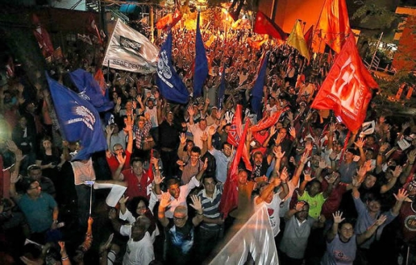 Metalúrgicos aprovam greve dia 19 contra a reforma da Previdência