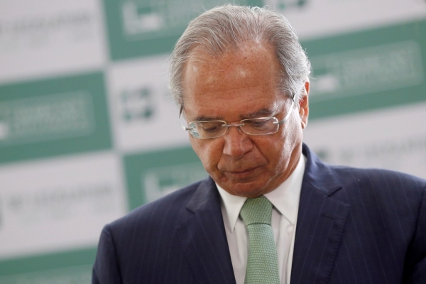 Ministro da Economia tem dinheiro em contas fora do país.