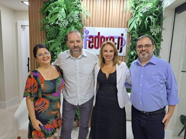 Sônia Eymard (diretora do Seeb-Rio),  Sávio Barcellos Eiras (presidente do Sindicato de Petrópolis), Adriana Nalesso (presidenta da Federa-RJ) e o presidente do Sindicato do Rio José Ferreira durante a solenidade de inauguração da nova sede da Federação do Estado do Rio