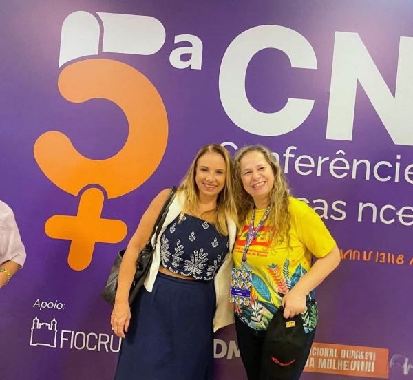 Adriana Nalesso (E) e K&aacute;tia Branco: dirigentes sindicais banc&aacute;rias tiveram participa&ccedil;&atilde;o importante na Confer&ecirc;ncia Nacional das Mulheres