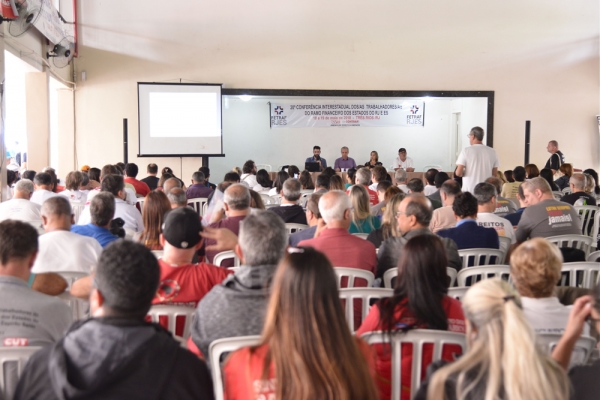 CATEGORIA EM PERIGO - O técnico do Dieese Fernando Amorim destacou os riscos da nova legislação trabalhista para a garantia dos direitos conquistados pelos bancários e previstos na Convenção Coletiva de Trabalho