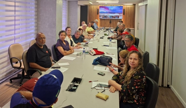 A vice-presidenta do Sindicato do Rio K&aacute;tia Branco (D) participou da reuni&atilde;o do Coletivo Nacional dos Aposentados da categoria banc&aacute;ria 