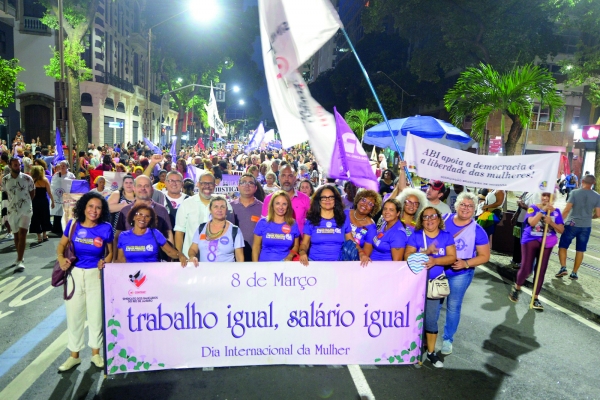 Bancárias do Sindicato participaram ativamente da manifestação do Dia Internacional da Mulher e seguiram em passeata até a Cinelândia