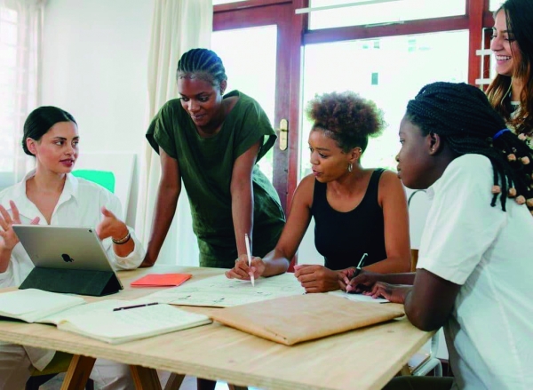 UNIDAS POR MAIS DIREITOS - Mulheres ainda são discriminadas e as negras, muito mais. A igualdade de salários é apenas o primeiro passo pois ainda há desigualdade na empregabilidade e, especialmente, na ascensão profissional