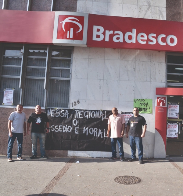 JUNTOS, SOMOS MAIS FORTES - Dirigentes sindicais durante as paralisações nas agências  do Bradesco da Cacuia, na Ilha do Governador, e Martin Luther King, em Coelho Neto