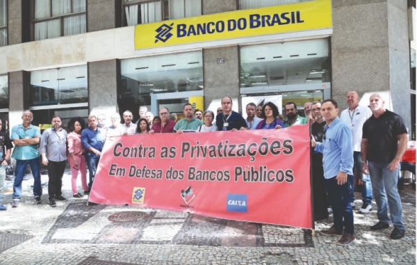 Sindicato denuncia ataques aos bancos públicos em caravana no Centro do Rio