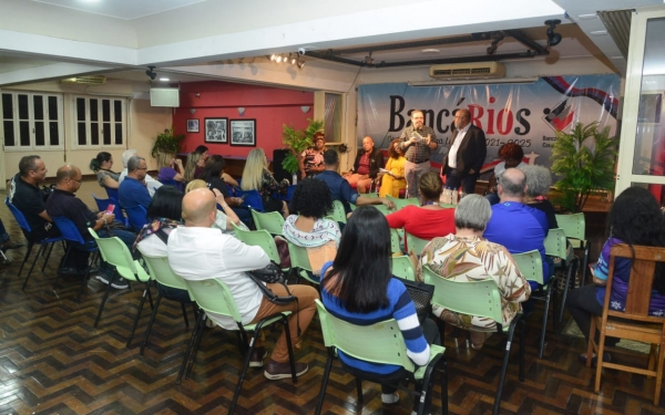 Debate no Sindicato e passeata em Copacabana:  a categoria presente na luta contra o racismo