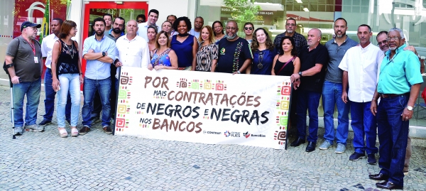 Ato promoveu diálogo com a população carioca que passava pelo  Centro a respeito da necessidade de combate à discriminação