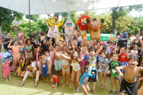A crian&ccedil;ada fez a festa com a Turma do Rei Le&atilde;o e a recrea&ccedil;&atilde;o no evento do 12 de outubro realizado pelo Sindicato 