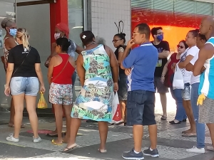 Falta de Equipamentos de Proteção Individual em algumas agências e outras unidades com problema de aglomeração de pessoas no Santander, colocando em risco a vida de bancários, clientes e usuários