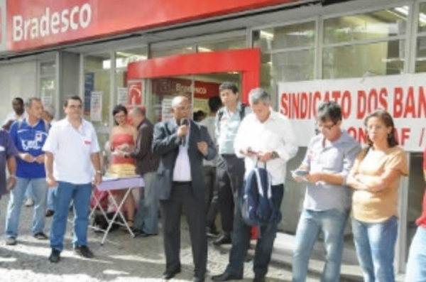 Bradesco demite funcionários na véspera do ano novo no Rio de Janeiro