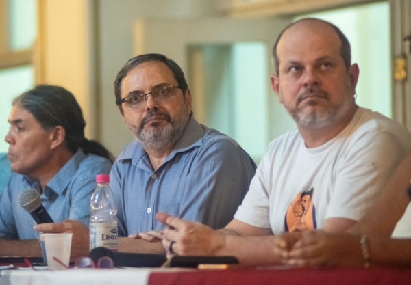 O advogado do Sindicato M&aacute;rcio Cordero (E), o presidente da entidade Jos&eacute; Ferreira e o diretor e membro do CEE-CAIXA, Rog&eacute;rio Campanate avaliaram a Plen&aacute;ria como muito positiva