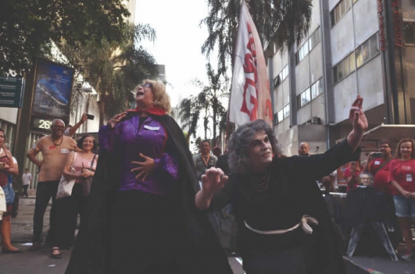 Novos protestos no Brasil e no exterior