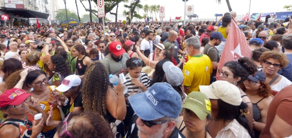 O PODER DO POVO NAS RUAS - A C&acirc;mara dos Deputados aprovou com 493 votos favor&aacute;veis e nenhum contr&aacute;rio, o projeto que amplia a isen&ccedil;&atilde;o no IR. As manifesta&ccedil;&otilde;es populares de domingo (28/9) foram fundamentais para a vit&oacute;ria no parlamento brasileiro