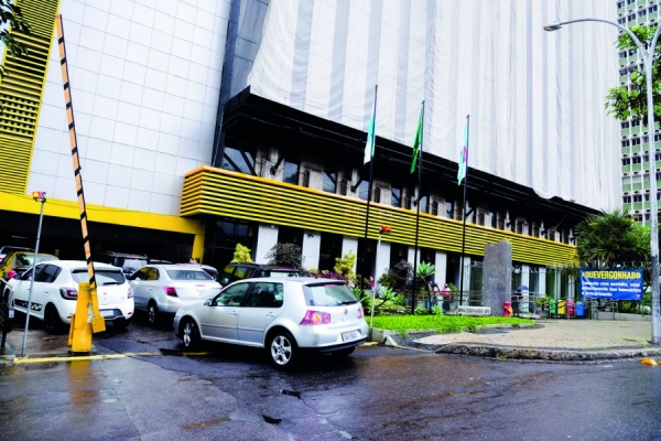  Entrada do estacionamento do imponente prédio  do Sedan do Banco do Brasil, no Centro do Rio