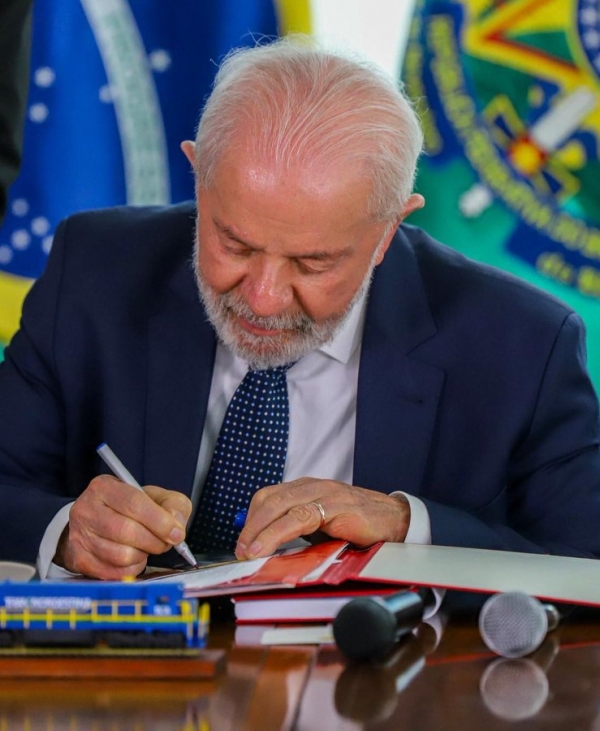 O presidente Lula sanciona a lei que vai beneficiar os portadores da doença. GFoto: Agênmcia Brasil.