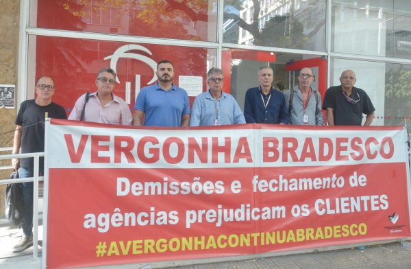 O Sindicato vai continuar protestando contra a extin&ccedil;&atilde;o de ag&ecirc;ncias, as demiss&otilde;es e o adoecimento de banc&aacute;rios 