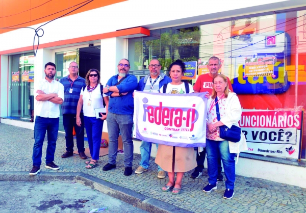 Na Barão de Mesquita, Tijuca, dirigentes sindicais também tiveram apoio da categoria e da população na manifestação.  Na agência de Vista Alegre, idosos sofrem com a fila. O Itaú fechou uma das três unidades na região  elevando a sobrecarga de trabalho dos bancários e desrespeitando a população