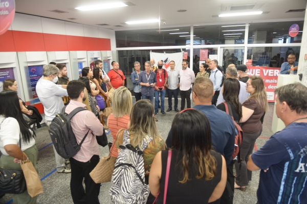 A atividade da campanha nacional dos bancários na regional do Bradesco, na Tijuca, foi muito bem recebida pelos funcionários e clientes 