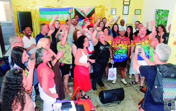 O primeiro encontro do Coletivo LGBTQIA+ dos banc&aacute;rios e banc&aacute;rias do Rio representa  um passo importante na luta pelo fim da discrimina&ccedil;&atilde;o e pela igualdade de oportunidades.  A performance da artista Negriny Venture (foto abaixo) valorizou o evento