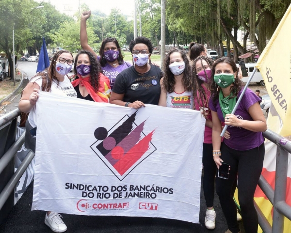 Bancárias participam  de carreata pelo Dia Internacional da Mulher