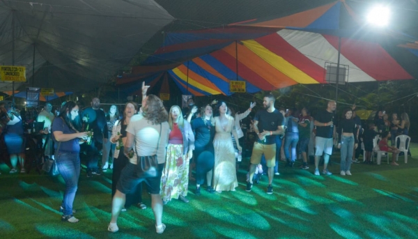 Banc&aacute;rias e banc&aacute;rios se esbaldaram na Festa promovida pelo Sindicato na Sede Campestre