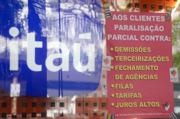 Itaú tem lucros bilionários, mas continua demitindo em massa mesmo assim. Foto: Nando Neves.