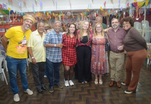 Os aposentados caíram no forró na tradicional festa caipira dos bancários  aposentados. Diretores do Sindicato também participaram da festa