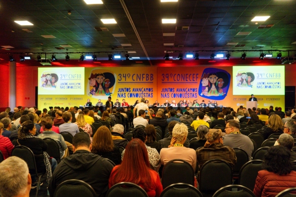 Bancários de todo o país lotaram o auditório na abertura conjunta dos congressos de bancos públicos. Foto: Contraf-CUT.