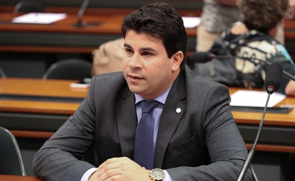 O relator do projeto na Comissão de Trabalho, o deputado Carlos Veras (PT-PE)